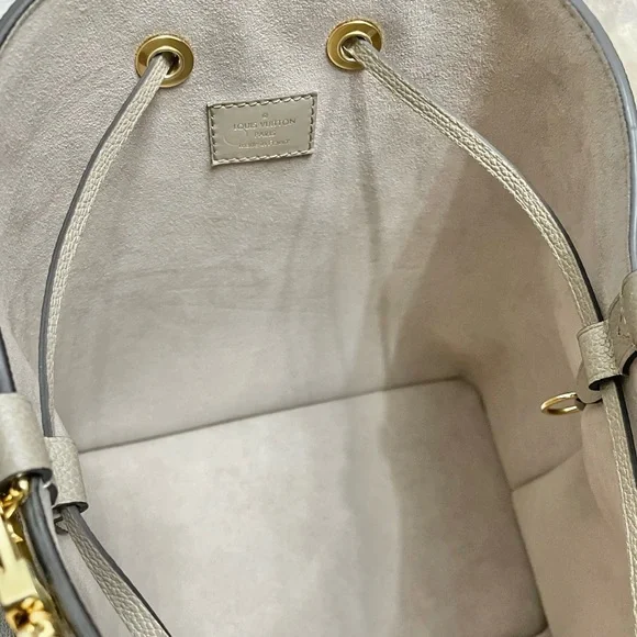 Louis Vuitton NeoNoe Giant Flower Monogram 
Gray Cream Leather Bag & Pouch - Picture 8 of 10